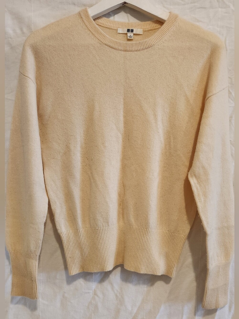 Uniqlo Cashmere Light Cream Crewneck Sweater - Women's Classic Knit